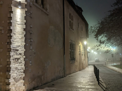 Troyes-rue-vers-le-Petit-Louvre-500x376